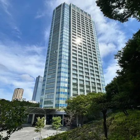 東京タワーのすぐそばに建つ、都心を...