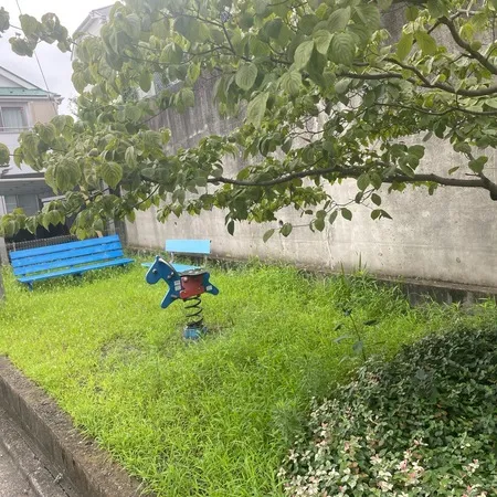 公園というよりは小さな広場。