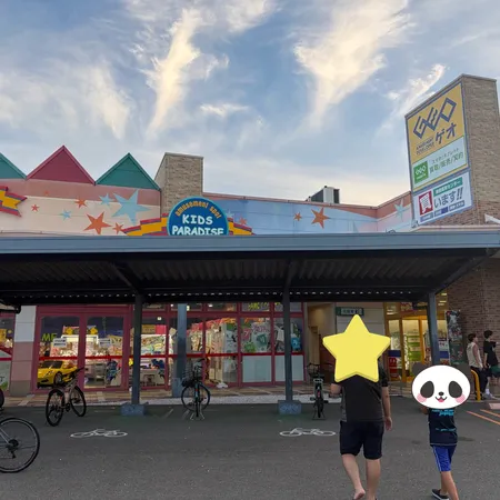 大きすぎないゲームセンターです。係...