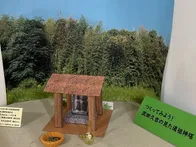 昔むかしの住居跡を見て、火事で焼け...