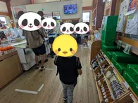 野菜など様々なものを販売していて、...