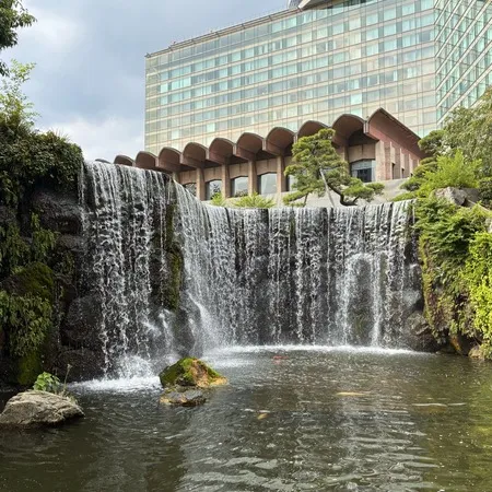 日本庭園がおすすめです。夏は滝から...