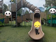 広い公園の一角、緑道側（緩やかな坂...