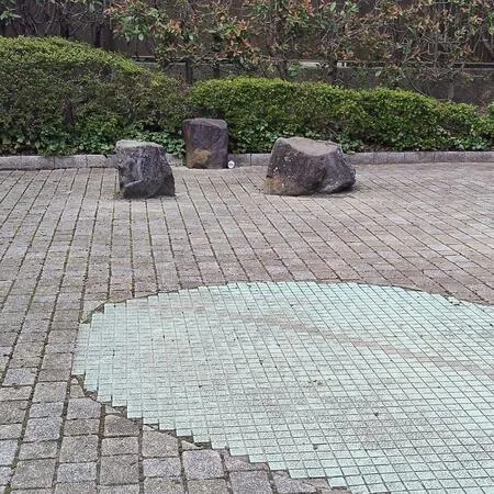 この公園で子供は鬼ごっこをしたり
