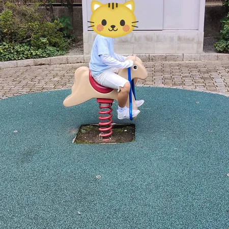 この公園で子供は鬼ごっこをしたり