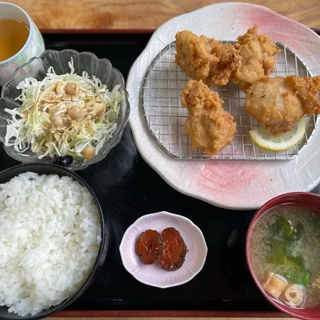 川を眺めながらお食事できます。お子...