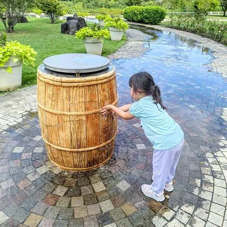広いし、日陰もいっぱいあるし、トイ...