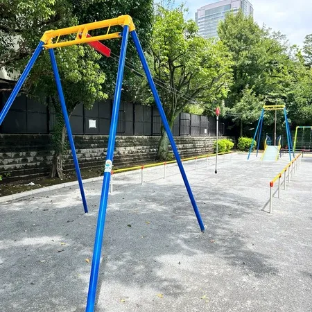 目黒駅から目黒三田通りを恵比寿方面...