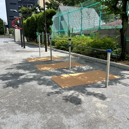 目黒駅から目黒三田通りを恵比寿方面...