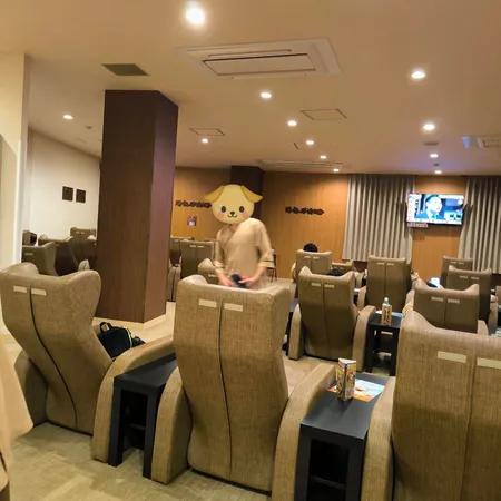 駐車場は広かったですが、隣との間隔...