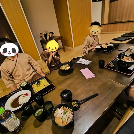 駐車場は広かったですが、隣との間隔...