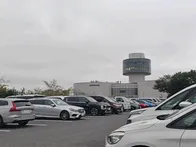 外のスペースにヘリコプター等が展示...