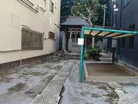 神社も敷地内にある、なんだかありが...