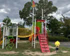 アスレチックすべり台がある公園です...
