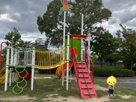 アスレチックすべり台がある公園です...
