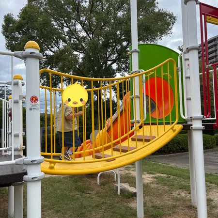 アスレチックすべり台がある公園です...