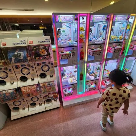 大人１人８００円、３歳から４００円。