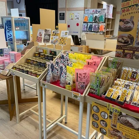 とても綺麗で漫画もあり、食事所も充...