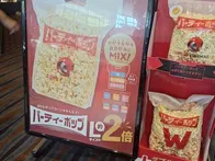 大きなポップコーンが売っています。