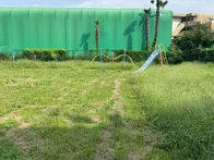 住宅街の突き当たりにある公園です。