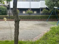 ブランコ、スプリング遊具、小さな滑...