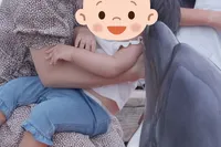 一歳4ヶ月の娘、イルカの握手🤝や、...