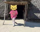 子供たちは、展望台に登って周りの景...