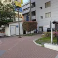 いつもベンチでタバコを吸っている人...