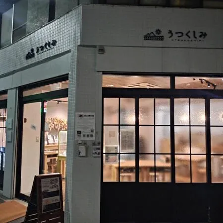 中央通りから1本はいった細い道にあ...