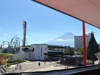 絶叫アトラクションを目当てに連休前...