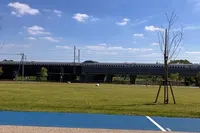 新幹線が間近に見えるため、電車好き...