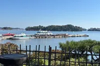 縁側に腰掛けて見渡せる島々が美しく...