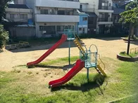 大正駅の近くにある公園。大通りに近...