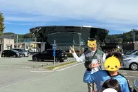 子供達は外からは鏡だけど、中からは...