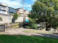 広いので走り回れます。夕方は小学生...