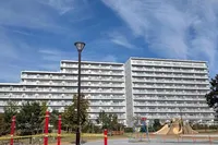 ターザンロープ、滑り台、３種類のブ...