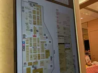 地下の食料品売り場にきました。