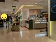 地下の食料品売り場にきました。