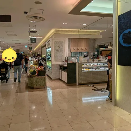 地下の食料品売り場にきました。