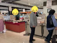 地下の食料品売り場にきました。