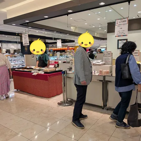 地下の食料品売り場にきました。