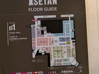 地下の食料品売り場にきました。