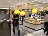 地下の食料品売り場にきました。