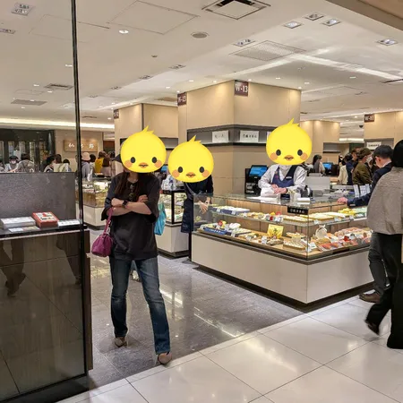 地下の食料品売り場にきました。