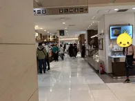 地下の食料品売り場にきました。