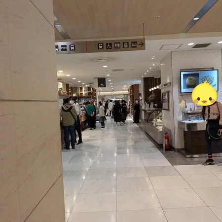 地下の食料品売り場にきました。
