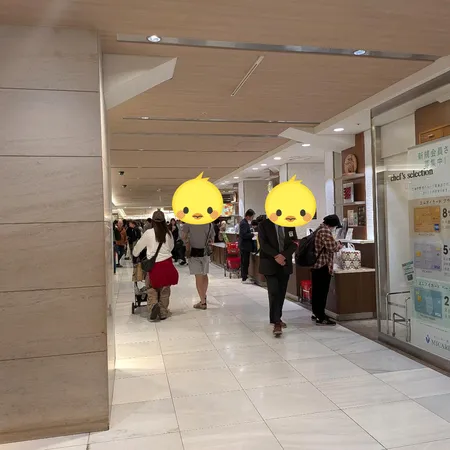 地下の食料品売り場にきました。