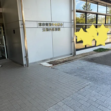 駐車場は何ヶ所かあります。体育館、...