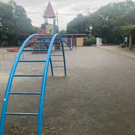 【こどもが集い、わいわい遊べる公園】