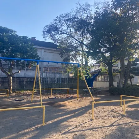 【児童館、学童系併設の、広場公園】